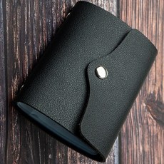 多卡位卡片包，皮革材質，拉鍊式開合，適合駕駛證與銀行卡
