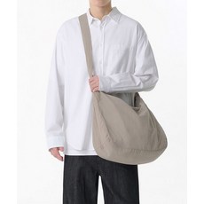 무신사 스탠다드 MUSINSA ANDARD 크링클 페들러 백 그레이쉬 베이지