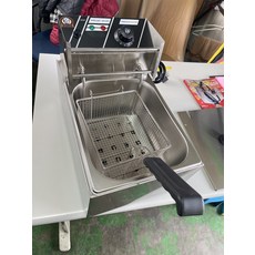 King Cook 炸鍋，帶炸籃, 真酷 KING COOK 8L桌上型電熱110V H插頭 一般不鏽鋼內鍋(非304)整組