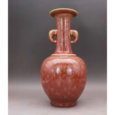 美人醉釉瓷器 豇豆紅釉象耳花瓶, 如圖所示