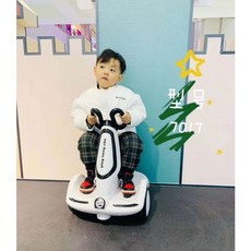 【阿LIN】800324 7017漂移車 電動平衡車 雙驅 轉轉車 寶寶碰碰車 兒童電動車 充電式 安全帶, 遙控白, 1個