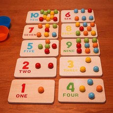 數字認知板夾珠子益智遊戲 幼兒園教具 精細動作蒙氏早教玩具, 1個, 數字啓蒙認知板55珠子 30頁題卡