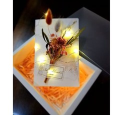 花藝師手作設計質感乾燥花卡片 生日賀卡/情人節卡片(可翻開10*15), 白色,加購精緻禮盒，加浪漫燈飾, 1個