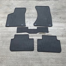 PORSCHE 保時捷 MACAN 汽車腳踏墊，橡膠材質 耐磨抗汙防水