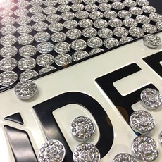 IDFR 適用於 汽車精品 水鑽車牌螺絲蓋 牌照螺絲蓋 黏貼款 (1組2顆), 1個