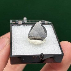 광물 표본 상자 A14B 1PCS 100 천연 자철석 돌과 크리스탈 치유 석영 보석 교육 크기 353535mm, 옵션05) D