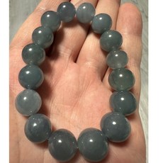 天然瓜地馬拉A貨冰種翡翠手串，冰潤透亮，觸感舒適，簡約大方設計，盡顯高貴典雅氣質，帶來平安健康與幸福。, 1個