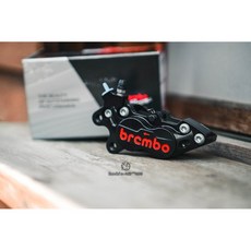 黑木賣場 brembo CNC對四卡鉗 提升制動性能 CNC精密加工 多種車型適用, 黑底紅字