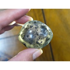 §能量礦石§ 印尼隕石河川滾石拋光 Agni Manitite 火山玻璃 66.53克 俗稱印尼天狼星 烈火石 黑隕石