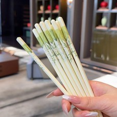 鈴蘭綠色陶瓷筷子 耐高溫防滑餐具, 1個, 實心陶瓷筷【耐高溫-易清洗】守護家人健康,工廠直供：【綠鈴蘭】10雙