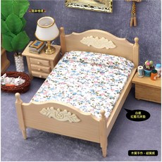 隨草憶境（4款色木質手工）迷你仿真歐式木質雙人床 BJD娃娃屋食玩微縮場景模型, 1個, 原木色款（白底紅藍花床墊）