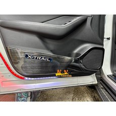 日產 T33 X-TRAIL 內門板保護墊 防踢墊 黑鈦拉絲 不銹鋼款