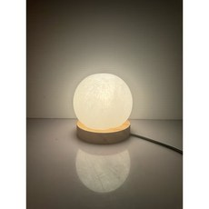 簡約木質底座球型檯燈，溫潤光線營造舒適氛圍，提升空間質感, 白色