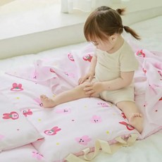 MOUMOUCHOU 滿印花色午睡墊 幼兒園睡袋, 莓果兔