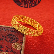 金色縷空花紋手鐲