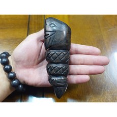 §能量礦石§ 泰國彩虹流鐵鎳萊原礦龍刀護身符，能量加持，守護平安，重372g, 1個