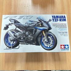 TAMIYA YAMAHA YZF-R1M 1:12 模型, 1個