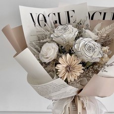 Floraflower 燕麥拿鐵色系乾燥永生花束〖浪漫禮物〗情人節 520 七夕 畢業 告白 絕美 質感 高級 玫瑰, 花束