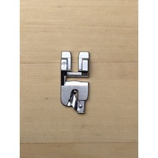 【織室縫紉所】Pfaff 百福系列 4mm捲邊壓布腳 SINGER勝家 C240適用 (下單前請告知機型), 1個