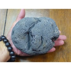 印尼隕石 Agni Manitite 火山玻璃 1600克，能量礦石，俗稱印尼天狼星、烈火石，帶來宇宙能量與身心靈平衡, 1個