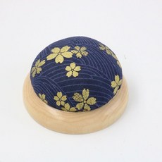 手工DIY十字繡工具刺繡日式和風紮針包，木底座針插布藝針墊，精緻手工藝必備, 藍底金色櫻花, 1個