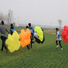 이지컨사인 달리기 공기저항 낙하산 훈련, 형광그린