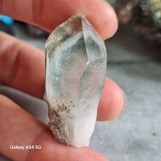 天然巴西原礦綠幽靈千層山亮皮老水晶牙，未打磨原石，招財聚氣，獨特收藏品, 1個