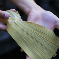 臺灣出貨 正品三代彈弓扁皮筋 高彈力耐磨暴力加厚彈弓, 0.7金200中拉20付+禮品, 1個