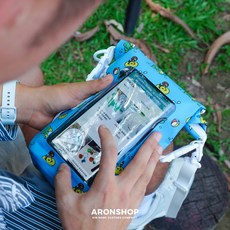 ARONSHOP 喬逗嫚 文創 海邊 玩水 下雨天, 1個, 防水手機袋-泳圈亂花款, 泳圈亂花款