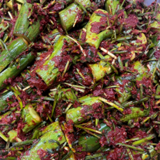 [국내산] 하나 하나 직접 바르는 전라도식 특제 양념 아삭한 명품 오이소박이 [명품반찬가게 집반찬], 650g, 2개