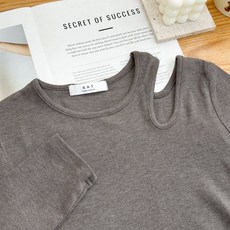 正韓單肩挖洞羊絨長袖上衣 女圓領素面短版打底衫 GAT 韓國 秋冬