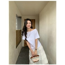 Cavensi 夏秋斜肩長袖露肩上衣女，一字領素色上衣，大尺碼長袖女, 【短袖】百搭白色,M（建議48-58公斤）