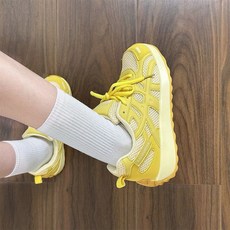 小衆黃色網面透氣阿甘鞋：學生百搭透氣運動休閒登山鞋