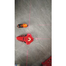 鐳射水平儀 內置水準氣泡 紅色外殼 橙色鐳射, 1個