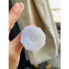 A貨冰種翡翠八卦玉墜 精雕細琢護身符吊墜 附銀鍊, 天然A貨玉 冰淡春彩太極八卦翡翠玉墜 起冰晶透淡色粉紫綠 色近白 厚度足透手影, 1個