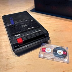 QFX RETRO-39 휴대용 슈박스 USB 카세트 테이프 레코더 내장 마이크가 있는 아날로그 카세트 테이프 데크 FM 라디오가 있는 3.5인치 블루투스 스피커, 블랙