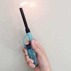 촛불 캔들 불붙이는 긴 라이터 라이타총