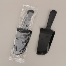 巧緻烘焙網 生日蛋糕刀 獨立包裝 彩色塑膠蛋糕刀 一次性蛋糕刀 彩色蛋糕刀 鋸齒蛋糕刀 蛋糕托刀 ，三角蛋糕刀, 黑色(單支), 1個