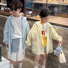 小驚喜 兒童款鬆款格子連帽防曬服 防曬外套，輕薄透氣，連帽設計，戶外活動必備