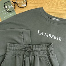 Fee字母太空棉短版長袖上衣花苞A字短褲套裝SET，棉質大學T運動休閒套裝，五色可選