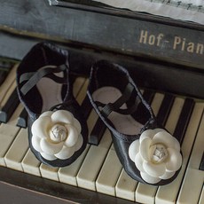 화이트로즈슈즈-블랙 발레슈즈 아떼르발레