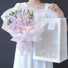 仿真玫瑰滿天星永生乾花肥皂花花束成品手捧花生日禮物母親節520, 11朵雪山粉玫瑰尤加利葉 禮袋燈 1個
