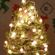 트리 꾸밈 앵두 조명 실내 축제 웜색 따뜻한 불빛 분위기