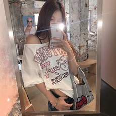 여름용 여유로운 레터링 프린트의 오프숄더 반소매 루즈핏 티셔츠 여성 캐주얼 상의