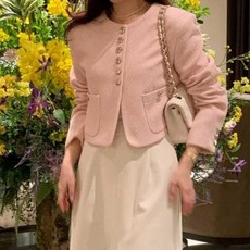 광버튼 포인트 트위드 자켓 여자 봄패션 스타일 예식장 여성 하객룩 연말 모임 코디 엄마