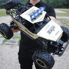 超大號遙控越野車 攀爬車, 1個, 特大合金四驅越野車【遙控+燈光】金色,官方標配【一組充電池續航約60分鐘】