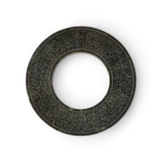 《博古珍藏》天然和闐玉雕捲雲紋玉瑗把玩．91公克．早期收藏．老件．博物館級文物, 1個