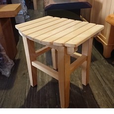 《檜木的店》台灣檜木浴室椅/實木椅/未上漆，天然檜木香氣，堅固耐用，台灣製造，浴室好幫手, 小月牙椅 (高45cm)