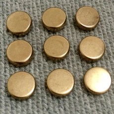 뜨거운 판매 100pcs 골드 라운드 플랫 리벳 9mm 발견 콘 금속 스터드 리벳 가죽 공예 신발 허리 가방에 적합 DIY Shoemaking, 보여진 바와 같이