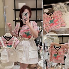 兔巴叮童裝 親子裝夏季新款印花草莓T恤，母女裝條紋短袖上衣，A類棉家庭裝，全家福旅遊親子服